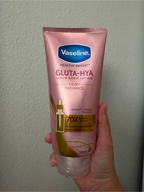 Vaseline Gluta-Hya Serum Burst Lotion Dewy Radiance